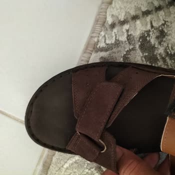 FLO Ayakkabı Sandalet Soyulmalar Var