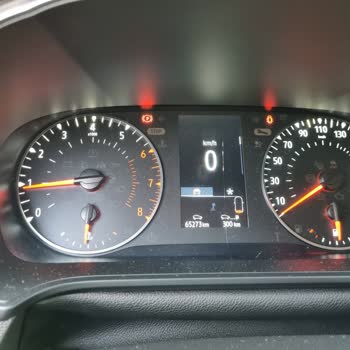 Garantili Renault Megane Aracın Gösterge Camı Kendiliğinden Çatladı