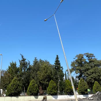 SEDAŞ Elektrik Sokak Aydınlatma Devrilme Tehlikesi