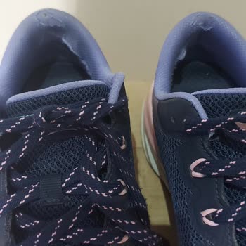 Skechers Arch Fit Glide Step High Ligt Yürüyüş Ayakkabısında İç Kısımda Parçalanma