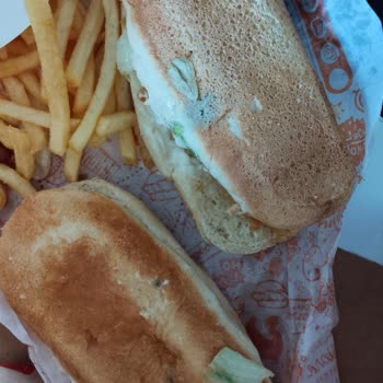 Popeyes Bayat Küflü Çürümüş Yiyecek