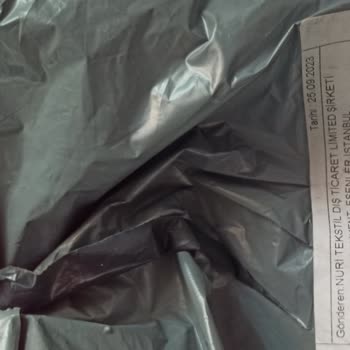 Atlas Shoowroom (Facebook) Sözünde Durmamak. Resimde Farklı Gönderdikleri Farklı