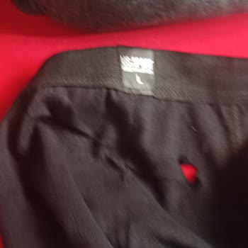 Atlas Shoowroom (Facebook) Sözünde Durmamak. Resimde Farklı Gönderdikleri Farklı