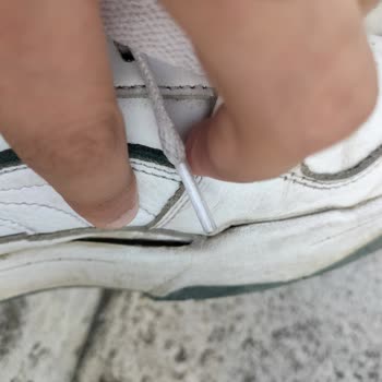 Sneaks Up Ayakkabı Kenarları Açıldı