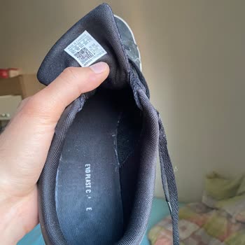 Adidas'tan Beklenmedik Kalitesiz Ürün Kullanımı