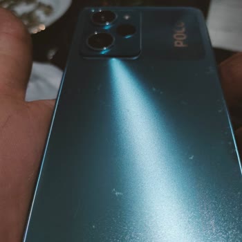 Poco X5 Pro 5g Arka Kapakta Renk Atması