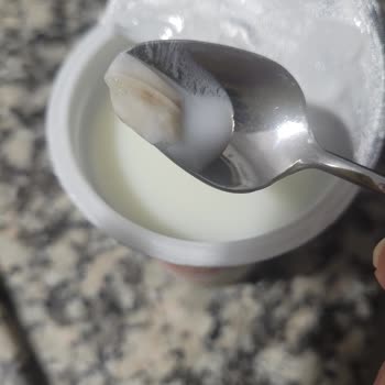 Eker Ayranın İçinden Bir Şeyler Çıktı.