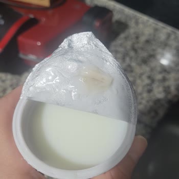 Eker Ayranın İçinden Bir Şeyler Çıktı.