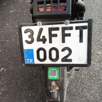 Martı Markalı Scooter Park Halindeki Aracıma Çarpıp Kaçtı