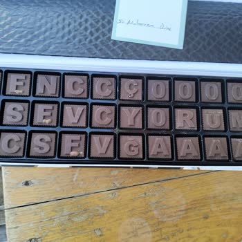 ÇiçekSepeti Hediyelik Çikolataya Yama Yapılmıştır