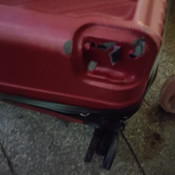 Sunexpress Hava Yolları Diyarbakır İzmir Uçuşunda Valizimde Hasar