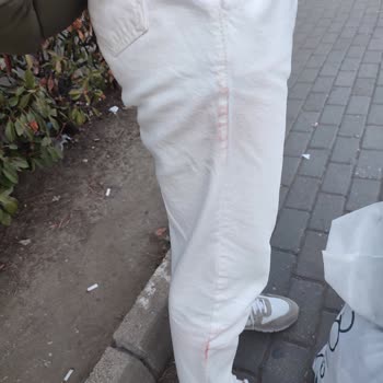 Boyner Alışveriş Poşetinin Renk Vermesi. Pantolona Bulaştı Çıkmıyor