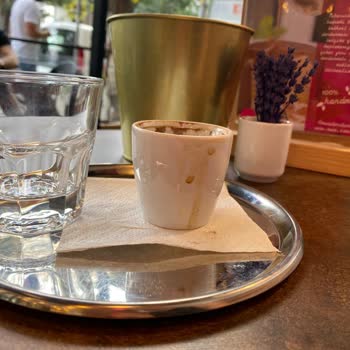 Mua Gelatieri D'italia Kötü Sunun Ve Ciddiyetsizlik