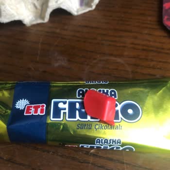 Eti Gıda Eti Alaska Frigo'dan Plastik Çıktı