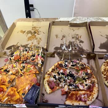 Yemek Sepeti'nden Gelen Pizza Hut Siparişi