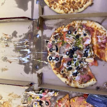 Yemek Sepeti'nden Gelen Pizza Hut Siparişi