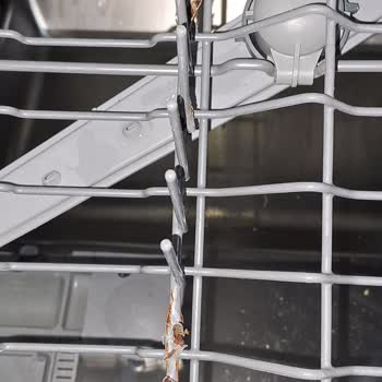 Beko D1 4001 El Bulaşık Makinesi Sepetlerinin Paslanması