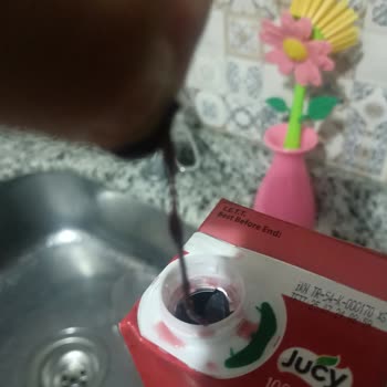 BİM Vişne Suyu İçinden Çıkan Madde