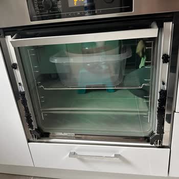 Miele Ankastre Fırın Camı Patladı. Teknik Servis Gelmiyor.