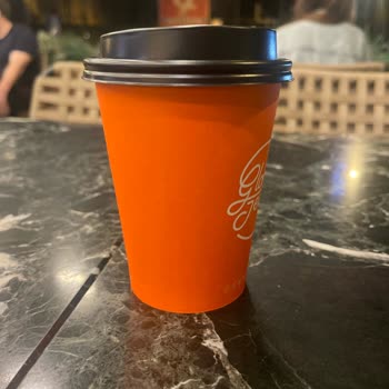 Gloria Jean's Coffee Orta Boy Çay 52₺ Ödedim