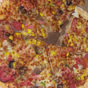 Domino's Pizza Yanlış Gelmesi Ve Pizzanın Hamuru Yoktu