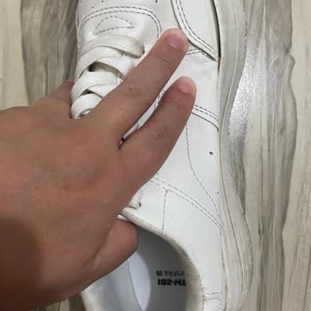 Bershka Ayakkabım Üçüncü Giyinişimde Yanlarında Açılma Oldu.