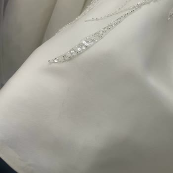 Seyyide Haute Couture Gelinlikte Leke Ve Koku Vardı