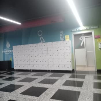 Hamza Yerlikaya Spor Kompleksi Hijyenik Görevli Arkadaş