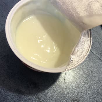 Danone Tikveşli Activia Yoğurt Aldım Ve İçerisinde Yarısından Az Vardı