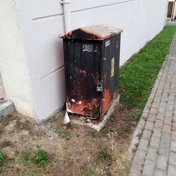 Boğaziçi Elektrik - Bedaş Çürümüş Saha Dağıtım Kutusunun Değişimi