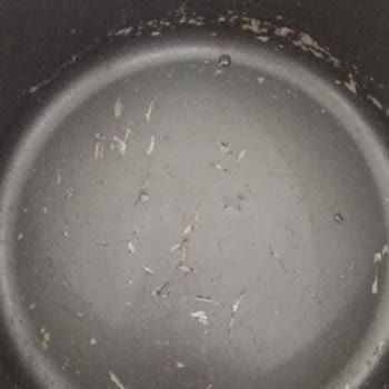 Sinbo Tencerem Birkaç Kez Kullandıktan Sonra Soyulmaya Başladı