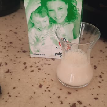 Danone Marka Laktozsuz Sütün Rengi Değişmiş