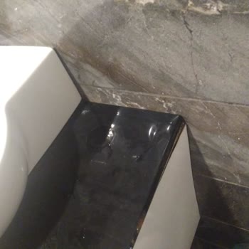 Kale Kalitesiz Banyo Dolabı