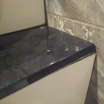 Kale Kalitesiz Banyo Dolabı