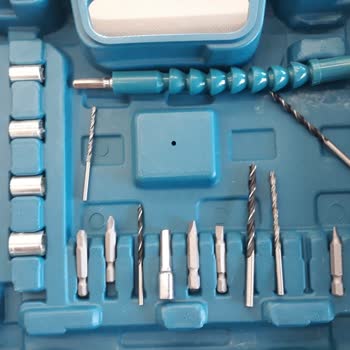 Trend Pazarım Dewalt Şarjlı Çift Akülü Ve Bosch GO 2 Cep Şarjlı Matkap Hediyeli