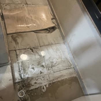 TOKİ Gider Sorunu Balkon Taştı