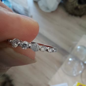 Lal Pırlanta Taşı Düştü Ve Altından Sahte Taş Benzeri Çıktı