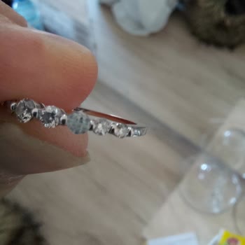Lal Pırlanta Taşı Düştü Ve Altından Sahte Taş Benzeri Çıktı
