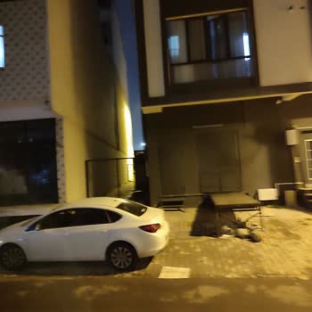 İBB - İstanbul Büyükşehir Belediyesi Kendi Binamıza Geçiş Olan Ara Sokak Kapatılmış