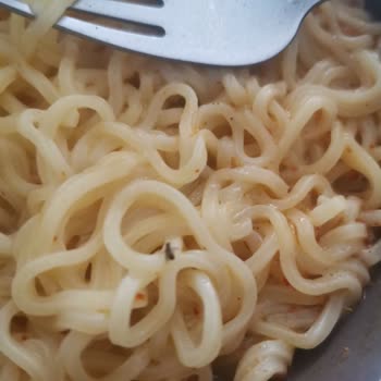 indomie İndomi Sebzeli Noodle'da Böcek Ve Kurt