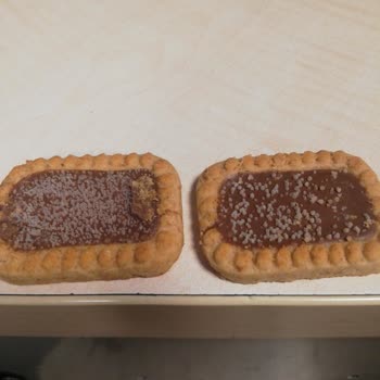 Eti Gıda Bisküvinin Üzerindeki Tuhaf Noktacıklar