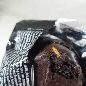 Eti Gıda Bitter Çikolatalı Popkekten Kurt Çıktı