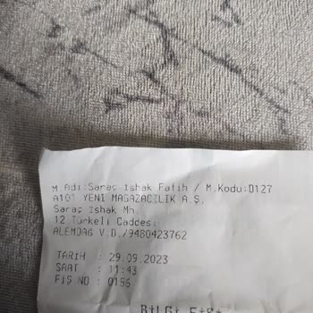 A101 Mağaza Sorumlusu Müşteriye Kaba Davranıyor