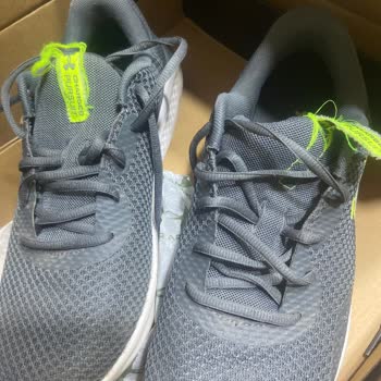 Under Armour Logosu Dağıldı!