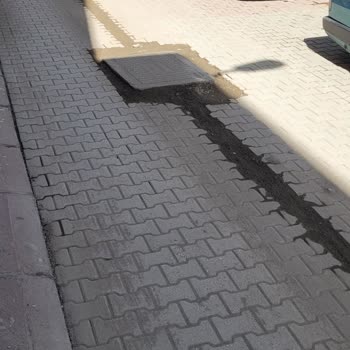 Türk Telekom Altyapı Kontrol Kapağı Yol Bozukluğu Sorunu