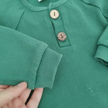 Civil Bebek Kıyafetleri Boya Veriyor