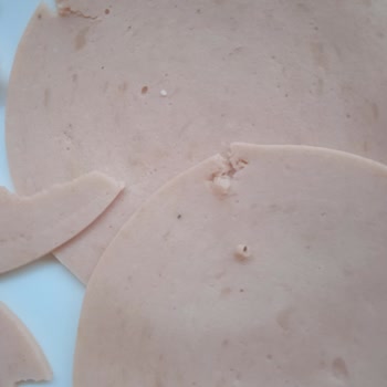 Pınar Salam Ve Sucuğun İçindeki Siyahlık