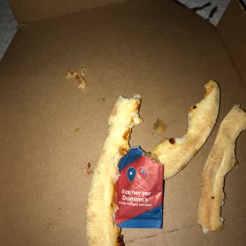 Domino's Pizza Saç Doluydu İçi