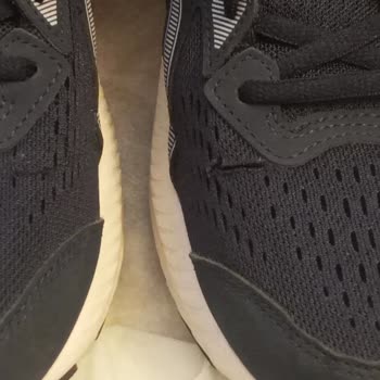 ASICS Ayakkabının Üst Kumaş Kısmında Yırtılma