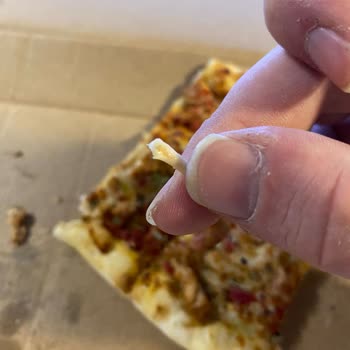Yemeksepeti'nde Pide Siparişimde Pişmemiş Hamur Ve Kemik Bulunması